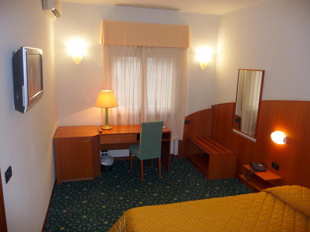 Hotel Cristallo 우디네 외부 사진